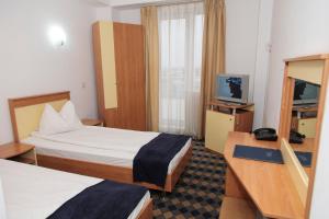 Postel nebo postele na pokoji v ubytování Plus Hotel