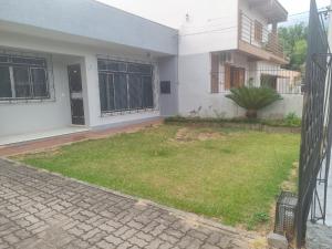 a house with a yard in front of it at Quarto suite 1 dorm Prox da Casa de Saude mais salas e estacionamento in Santa Maria