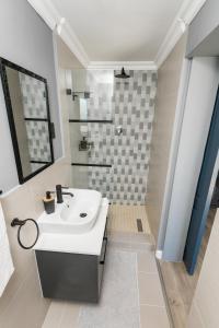 a bathroom with a sink and a shower at Wave Inn Guesthouse in Valsbaai +136 photos