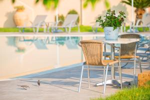 Bazén v ubytování Celestial Lindos Suites nebo v jeho okolí