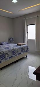 a bedroom with a bed and a window at SSP Ubajara in Ubajara