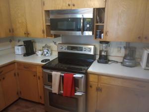 a kitchen with a stove and a microwave at Redrockescapes in Sedona