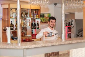 Nápoje v ubytování Plus Hotel + 31 fotografií