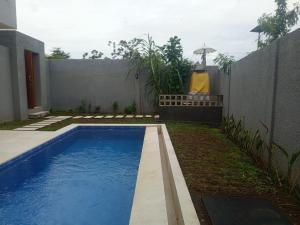 a swimming pool in the backyard of a house at villa reyray in Jimbaran