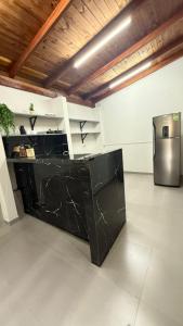 a black counter in a room with a trash can at Canastra House in Delfinópolis