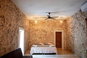 a bedroom with two beds and a ceiling fan at Villa Carulio in Ebtún