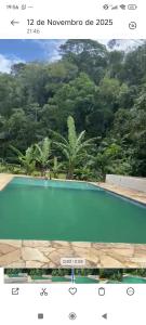 a collage of two photographs of a swimming pool at chácara Cantagalo in Caraguatatuba