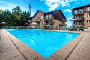 Foto dalla galleria di Zenitude Hôtel-Résidences Les Terrasses du Lac a Évian-les-Bains