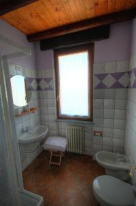 Łazienka w obiekcie Azienda Agrituristica Alcastlè