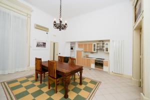 Kuchyňa alebo kuchynka v ubytovaní Residenza Santa Chiara + 21 fotografií