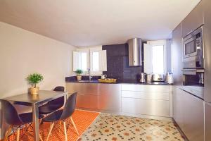 Kuchyňa alebo kuchynka v ubytovaní Apartment Barcelona Rentals - Rambla de Catalunya Center