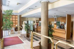 Příslušenství pro přípravu čaje a kávy v ubytování Hotel Tibur