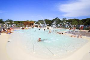 Plaža pokraj turističkih naselja ili u blizini