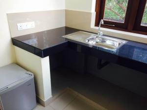 Kuchyň nebo kuchyňský kout v ubytování Sea Breeze Deluxe Inn