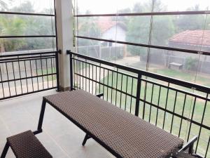 Balkón nebo terasa v ubytování Sea Breeze Deluxe Inn