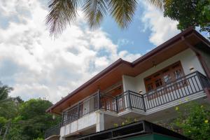 a house with a balcony on top of it at Velora Ridge in Kundasale