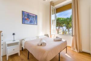 a bedroom with a bed and a large window at Ca'Mea 2 Vista Mare, vicino alla pista ciclabile in Imperia
