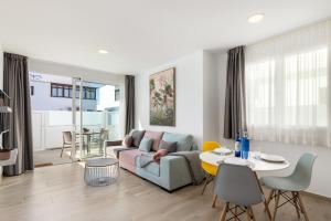 a living room with a couch and a table at Merlin 14 V1 in Playa Honda