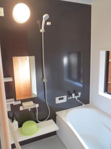 Een badkamer bij Murasakino Guesthouse
