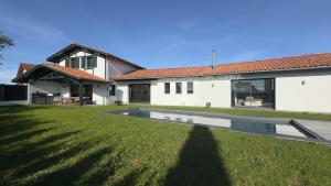 a house with a swimming pool in the yard at Villa Haizea proche Bidart in Ahetze +15 photos
