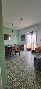 a living room with a table and a dining room at Eremare Marinella in Marinella di Sarzana