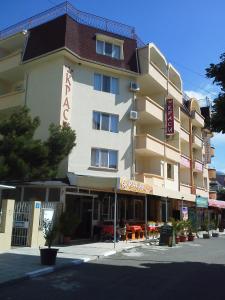 El edificio en el que está el hotel