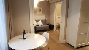 A bed or beds in a room at Scala Suite