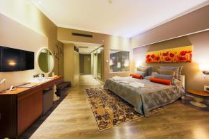 Uma cama ou camas num quarto em Doğa Thermal Health & Spa
