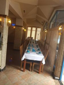 a long table in a restaurant with blue dishes on it at Hotel Split in Usora