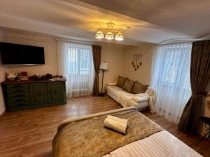 a living room with a bed and a couch at Petőfi Sarok Apartman in Keszthely