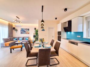 a kitchen and living room with a table and chairs at Villa TeSa in Sevid