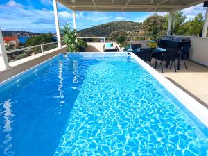 a large blue swimming pool on top of a house at Villa TeSa in Sevid