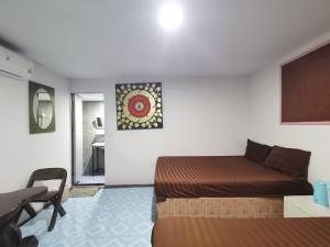 a bedroom with two beds and a couch in it at The Relax Resort in Ko Phangan