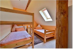 a bedroom with two bunk beds and a window at Gerstels Ferienhof in Hörselberg-Hainich