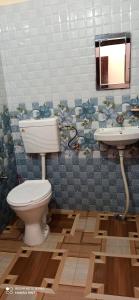 a bathroom with a toilet and a sink at Hotel Vivek Palace in Uttarkāshi