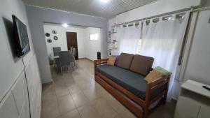 a living room with a couch and a tv at Hospedaje "LUZ" in Olavarría