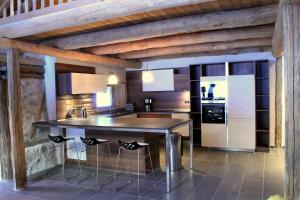 a kitchen with a large island in the middle at 10214 Chalet d'exception nature sport et bien être sauna,jacuzzi hammam frigidarium in Cervières