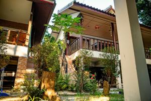 a house with a garden in front of it at Zen Rise in Ko Phangan