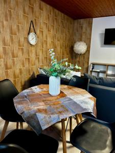 a table with a vase on it in a living room at Bad Rothenfelde Residence in Bad Rothenfelde