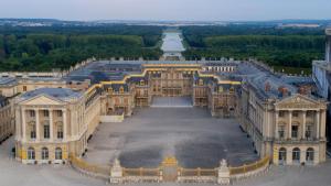 an aerial view of the palace of versailles at Studio de Charme VERSAILLES in Versailles