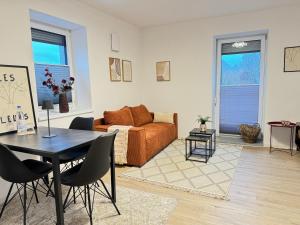 a living room with a table and a couch at Liya Apartments in Aiterhofen