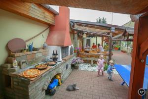 two children are standing in front of a pizza kitchen at Everlast in Štúrovo