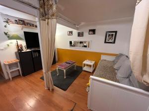 a living room with a bed and a couch at l'atelier in Colomiers