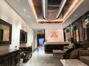 a lobby with a waiting room with a sign on the wall at Hotel The Paradise in Bihār Sharīf
