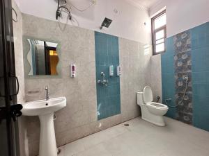 a bathroom with a sink and a toilet at Hotel Tulsi in Haldwāni +21 photos