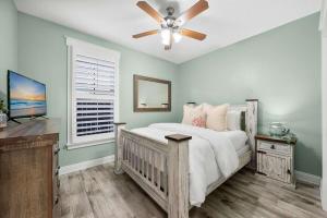 a bedroom with a bed and a ceiling fan at Sunset Nirvana in Panama City Beach