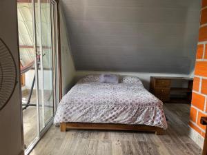 a bedroom with a bed in a room with a window at Cabane Finca la Gloria in San Vicente de Chucurí