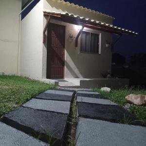a house with a door and a walkway at Loft Caminho de Búzios in Cabo Frio