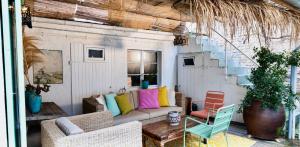 a living room with a couch with colorful pillows at Schuhmacherei Rooms in Oestrich-Winkel +18 photos