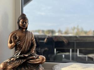 a statue of a woman sitting on a window sill at Sky Loft Schwarzach in Schwarzenbruck